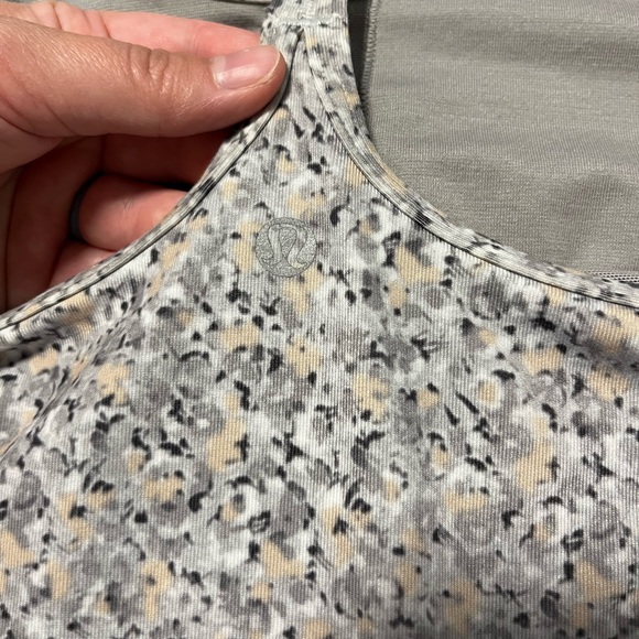 Lululemon tank top - Picture 3 of 4